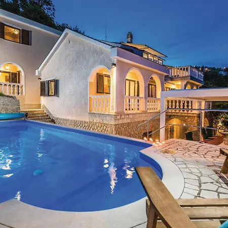 8 Bedroom Beautiful In Holiday home *