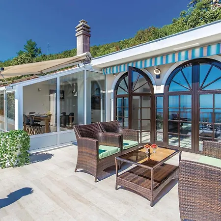 8 Bedroom Beautiful In