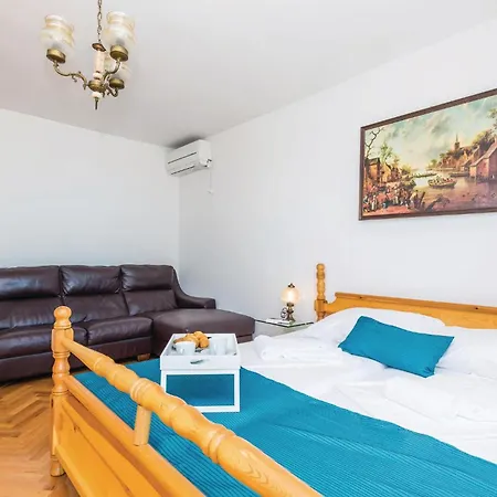 Holiday home 8 Bedroom Beautiful In Matulji