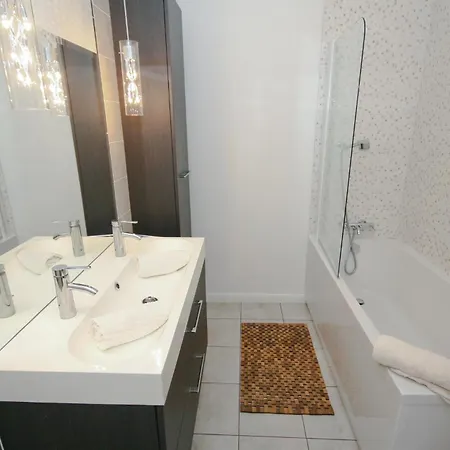 8 Bedroom Beautiful In