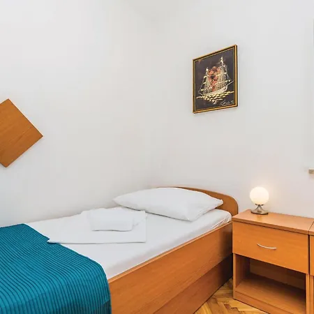 Holiday home 8 Bedroom Beautiful In