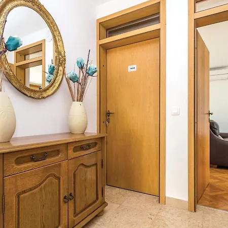 Holiday home 8 Bedroom Beautiful In *