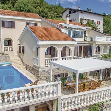 Holiday home 8 Bedroom Beautiful In